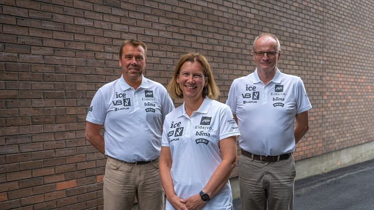 NORSK REPRESENTASJON: Gunhild Kvistad har blitt medlem i IBUs nyopprettede bærekraftkomite. Her avbildet med NSSF president Arne Horten til høyre og ansvarlig for sport i styret, Gjermund Hol til venstre. Foto: NSSF