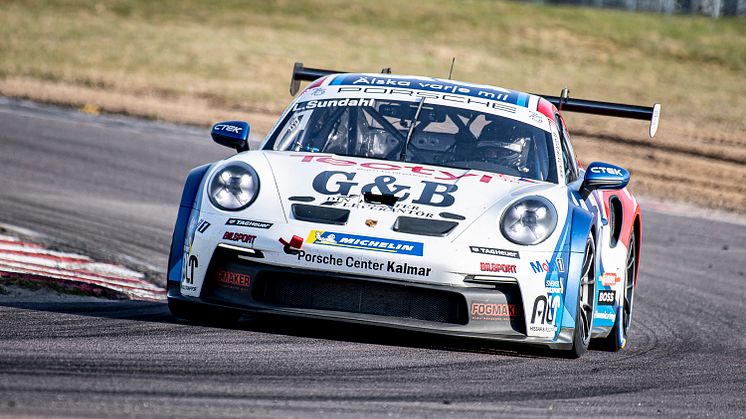 I 20-e upplagan av Porsche Carrera Cup Scandinavia satsar regerande femfaldige mästaren Lukas Sundahl på en sjätte mästerskapstitel. 