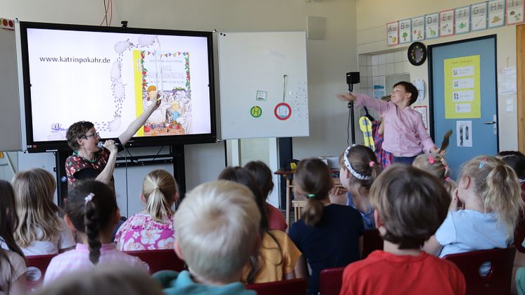 Digitale Leseförderung| Kinder erwecken Bücherfiguren mit Unterstützung von Studierenden der Universität Vechta zum Leben und entwickeln damit Lust am Lesen 