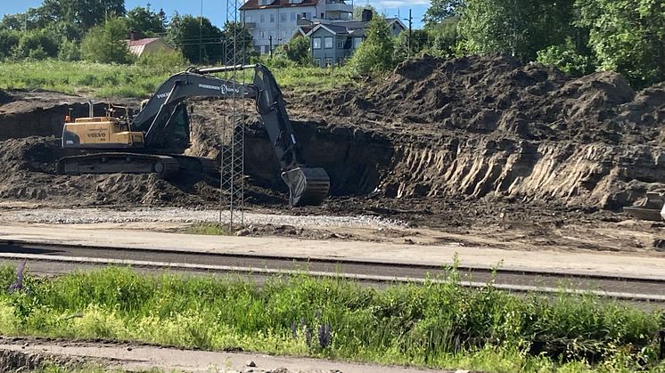  Schaktning för järnvägsport en under det nya industrispåret som byggs när väg 562 i Sundsvall byggs om till stadsgata. Bild: Trafikverket