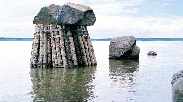 Laurent Reynes, Herkulennerna, Luleåbiennalen 2003. Foto av Dan Lestander.