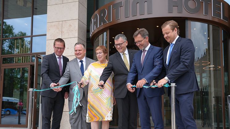 Dr. Georg Rosenfeld, Vorstand IFG, OB Dr. jur. Christian Scharpf, Dr. Monika Gommolla, Aufsichtsratsvorsitzende Maritim Hotels, Dr. Florian Herrmann, Leiter Staatskanzlei, Nobert Forster, Vorstand IFG und Nicolai Greiner, Vorstand VIB (v.l.)