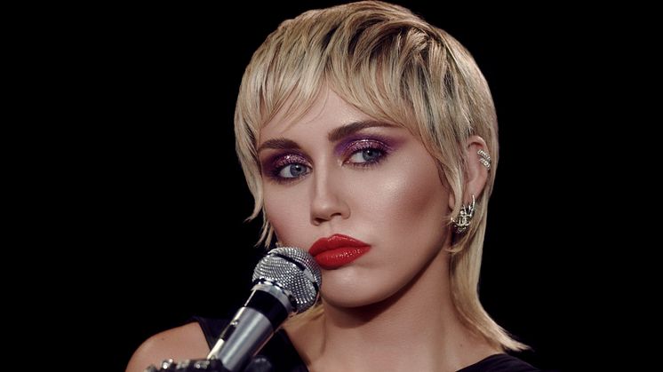 ​Albumaktuella Miley Cyrus gästar Skavlan nu på fredag 30 oktober