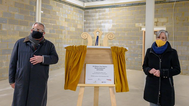 Daisy Cooper MP (right) and Leader of St Albans City and District Council Chris White unveil a plaque to mark the redevelopment of St Albans City station