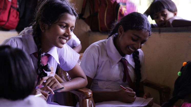 Koshila och Malshi i Sri Lanka deltar i IOGT-NTO-rörelsens projekt som får stöd av insamlingen Världens Barn. Foto: Tobias Wallentinsson/Riksinsamlingen