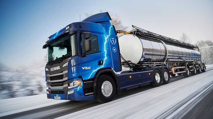 Scania 45 R är en fordonslösning för tunga transporter. Den levererar 410 kW kontinuerlig effekt och en batterikapacitet på 624 kWh, vilket ger en räckvidd på upp till 350 km med en kombinerad vikt på 40 ton och en räckvidd på 250 km med en kombinera