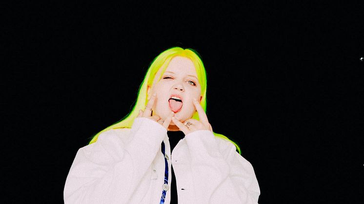 Sverigeaktuella ALMA gästas av MØ och Tove Styrke på nya EPn “Heavy Rules”