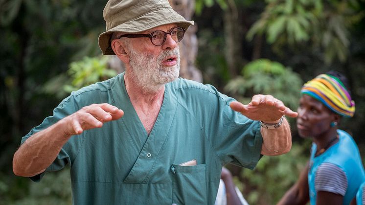 En av årets Svenska hjältar är läkaren Lars Seligman och Sesol har valt att skänka en solcellsanläggning till sjukhuset Moyamba Government Hospital där Lars bedriver sitt fantastiska arbete med barnen i Sierra Leone.