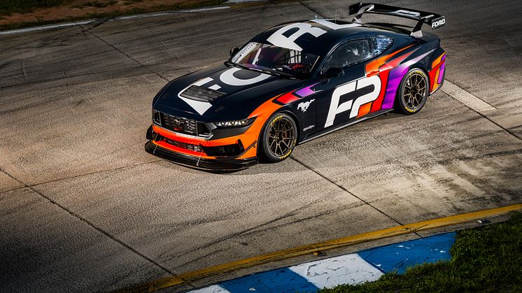 A Mustang GT4-esek építését a Multimatic végzi; az autót egy Coyote-alapú V8-as motor hajtja, ami teljes egészében a Ford Performance saját fejlesztése