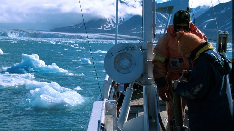 Figure 4 Sampling in front of the glacier in Kongsfjorden 1996. Photo Mikael Westh Hammer..jpg
