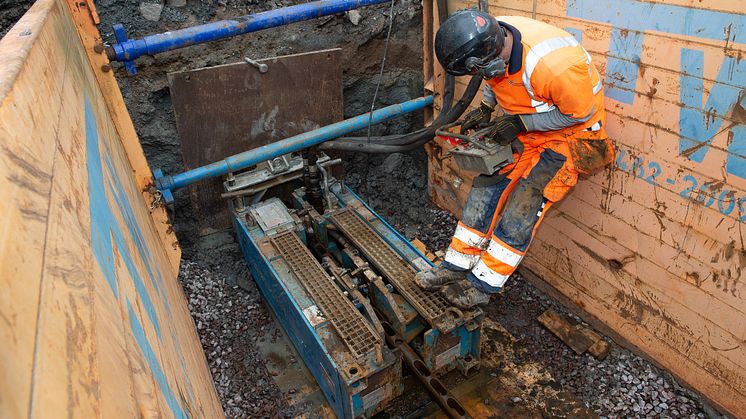 Traditionell rörspräckning sker med maskiner som går på bensin eller diesel. Foto: Courtesy of Borealis