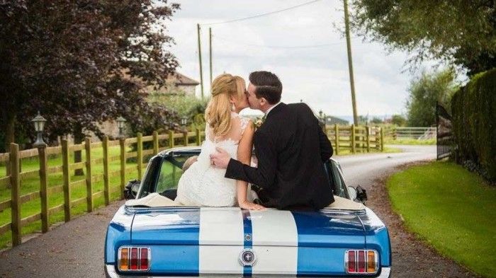 Kutsche mit reichlich Pferdestärken – Brautpaare entscheiden sich für den Ford Mustang als Hochzeitsauto 