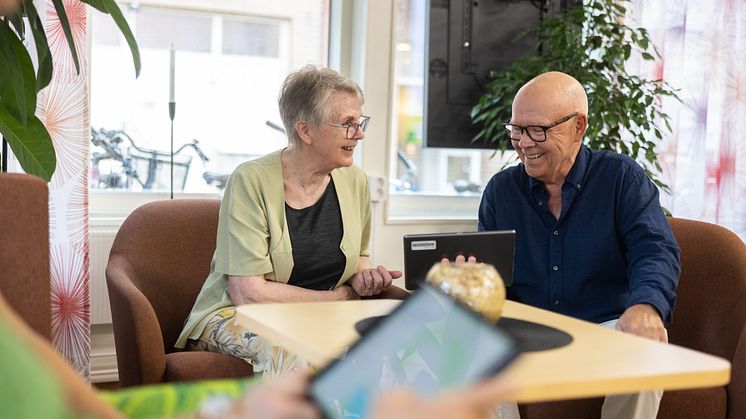 Drop-in-hjälp på Seniortorget ökar äldres digitala färdigheter