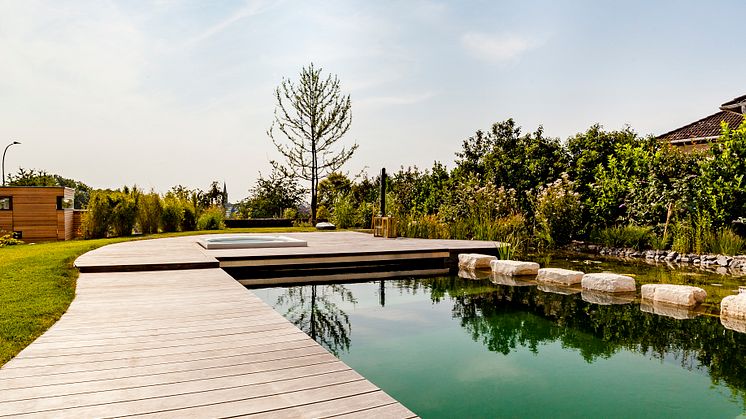 Villa Fulda mit Kebony Deck und Naturpool