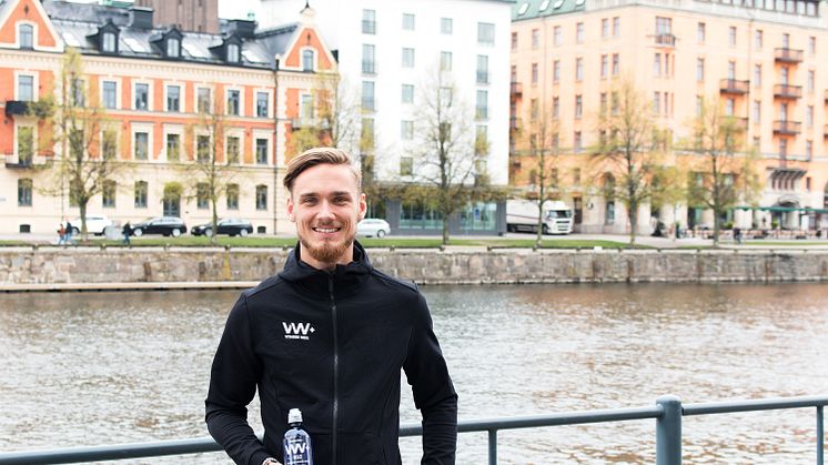 Linus Wahlqvist U21-landslaget och tillika Vitamin Well+ ambassadör.