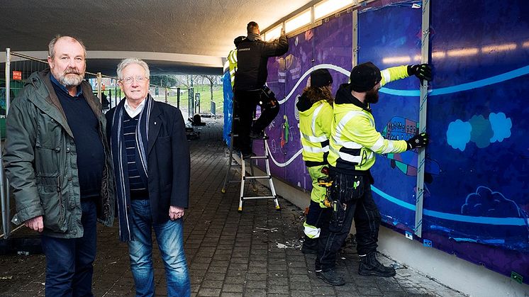 Arbetet med tunneln är i full gång. Till vänster i bild; Hjalmar Falck, utvecklingssamordnare på gatukontoret och Jan Svärd, ordförande i Fastighetsägare Sofielund. Foto: Anders Roos.