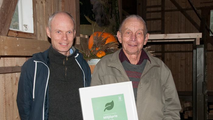 Peter Nolbrant (sekreterare) och Sven Johansson (ordförande) från Lygnerns vattenråd tog emot Miljöpriset 2018.