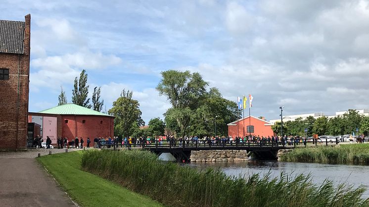 Kö på bron över vallgraven vid Malmöhus slott