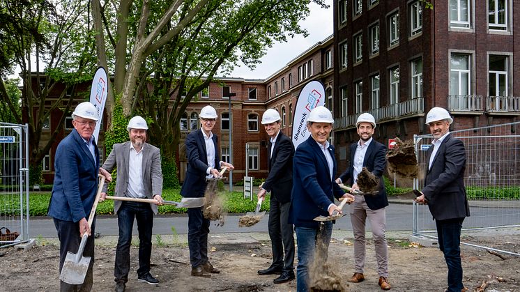 v.l. Hubert Schulte-Kemper, FAKT AG, Stephan Becker, Shamrock Energie GmbH (SEG), Ingo Schultz,  Avacon Natur GmbH, Ulrich Koch, Stadtwerke Herne AG, Dr. Frank Dudda, Oberbürgermeister Stadt Herne, Christoph Mohr und Jörg Paulus, SEG 