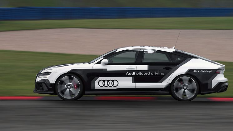 Førerløs Audi RS 7 kører omgang på Hockenheim!
