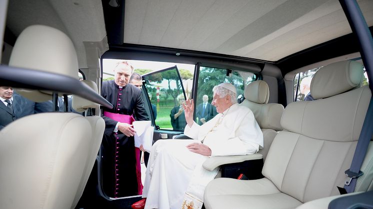 Paven bliver helt elektrisk - har netop modtaget en specialudrustet Renault Kangoo Z.E.