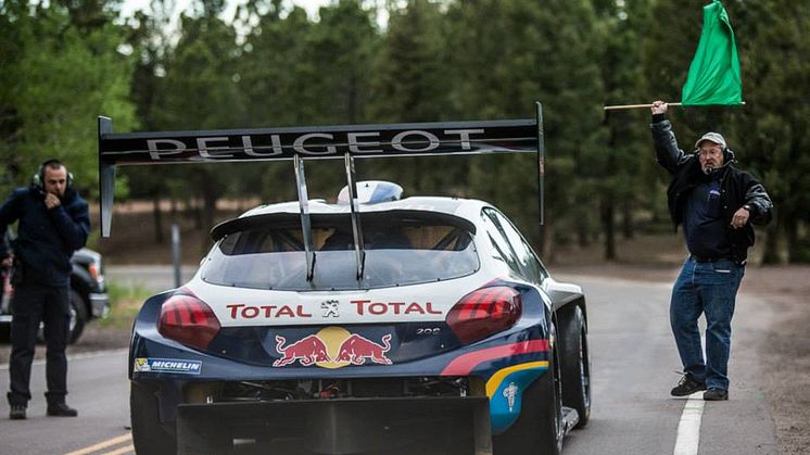 Peugeot och Loeb kör för vinst i Pikes Peak