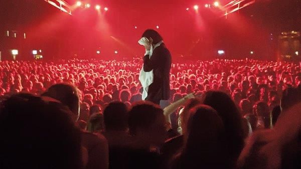 Nick Cave under konserten DIstant Sky i Köpenhamn
