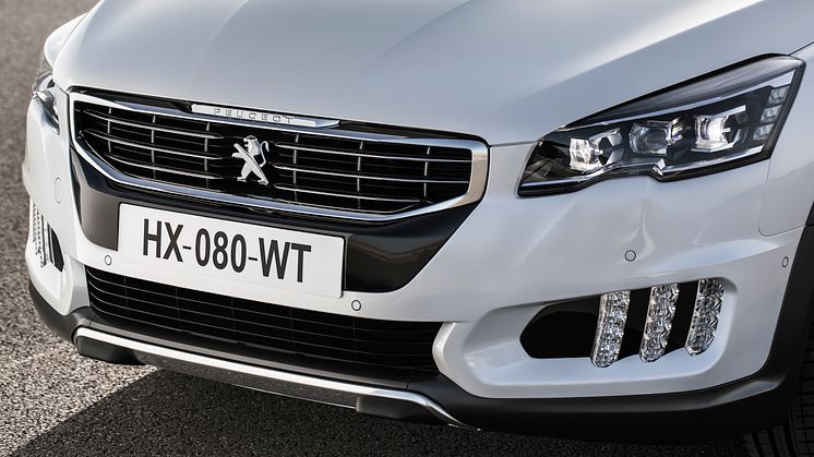 Sverigepremiär för sportigt eleganta Peugeot 508 - nytt utseende, klassledande förbrukning och nya automatlådor