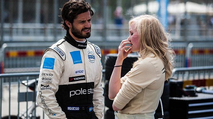 Emma Kimiläinen och prins Carl Philip i första startled i första STCC-heatet