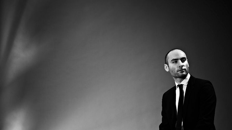 Jakob Koranyis multimediala konsertprojekt blandar självbiografi och Bach