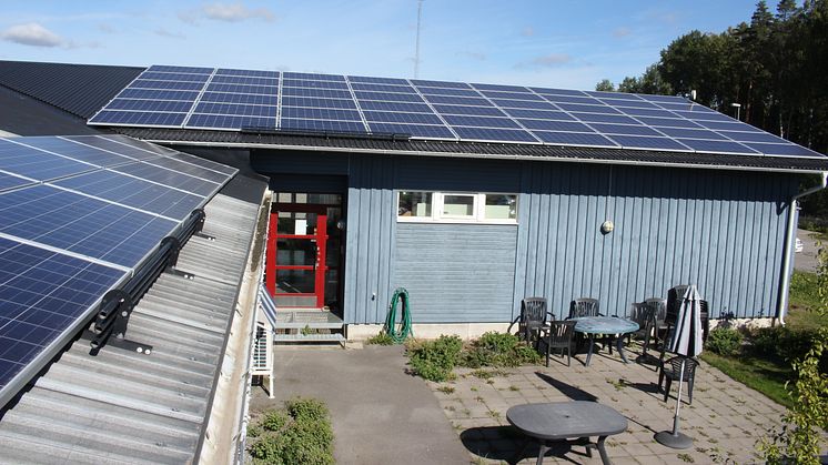 Solceller ger miljövänlig el på Gryta avfallsstation