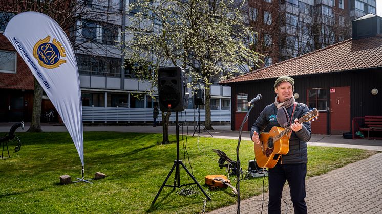 Andi Joseph under sin spelning på kvarter Soldiset i Lund.