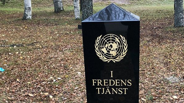 På FN-dagen, söndag 24 oktober invigs minnesstenen som hedrar de som gjort FN-tjänst. Foto: Piteå kommun
