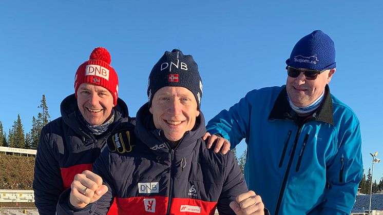 Fra venstre, rennleder Jens Schjerven, Johannes Thingnes Bø og Leder av organisasjonskomitéen Mathias Neraasen.