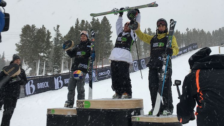 Henrik Harlaut på pallen i Dewtour. Bild Patric Nyberg SSF