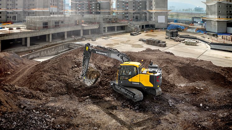 Volvo EC140E grävmaskin - på arbetsplatsen