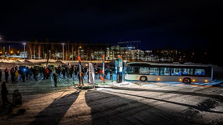 Många elbilsintresserade hade letat sig till Energigränden i Luleå för att medverka vid invigningen, titta på elbilsmodeller och lyssna på föreläsningar om laddning och elbilar.