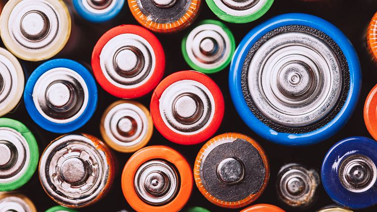 Återvinningen av laddningsbara hydridbatterier kan bli enklare med en ny metod, enligt en ny studie. Laddningsbara batterier finns av olika sorter, stora som små, och metoden är användbar för alla typer av NiMH-batterier. Foto: Paninastock/Mostphotos