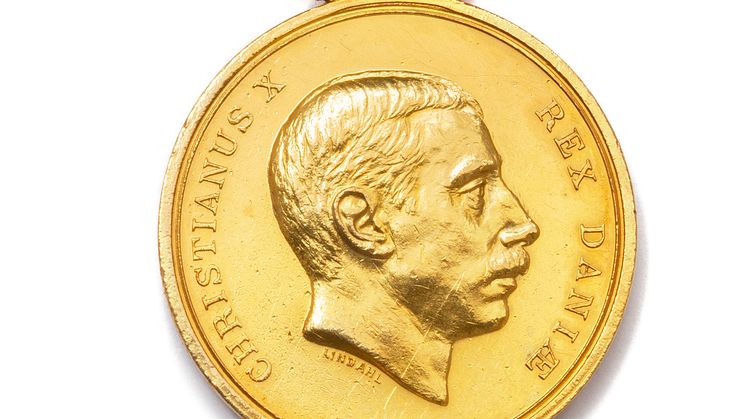 Niels Bohr-medalje, lot 374.jpg