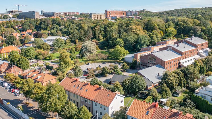 Med vackra Botaniska trädgården som närmaste granne och gångavstånd till Linnéplatsen har Botan ett mycket attraktivt läge.