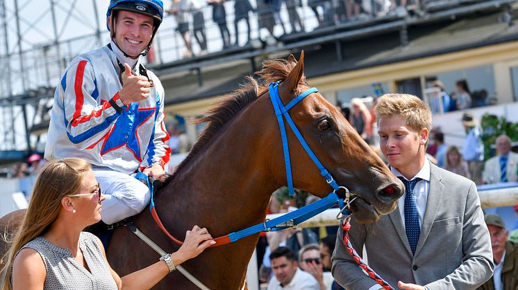 I Kirk efter segern på Jägersro Galopp. Foto: Stefan Olsson/Svensk Galopp 