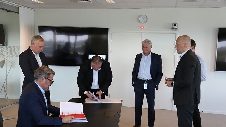 Contract signing between NNIT and Saint-Gobain
