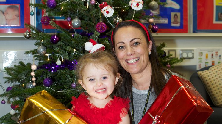 Bellway makes festive delivery to Radcliffe Children's Centre