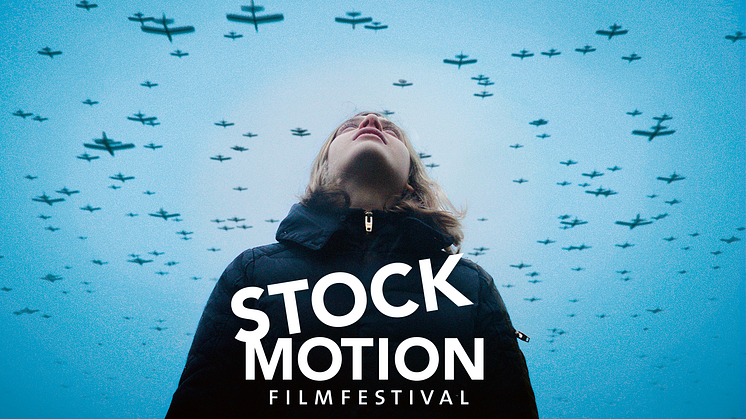 Välkommen till STOCKmotion filmfestival 2020! Årets affischbild kommer från filmen Hållbart professionell av Sebastian Johansson Micci.