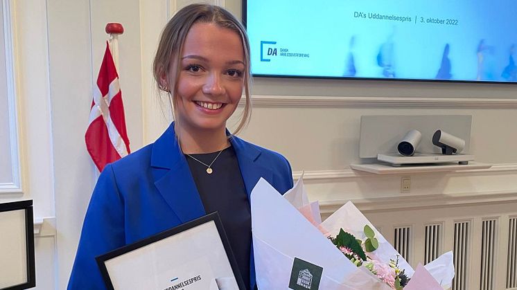 HimmerLands receptionistelev Helene Nolsøe modtager Dansk Arbejdsgiverforeningens Uddannelsespris og et dertilhørende legat på 25.000 kr.