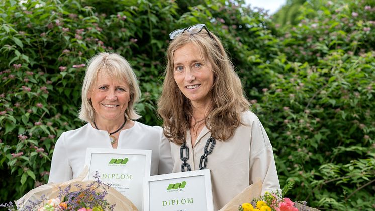 Johanna Albert, överläkare anestesi och intensivvård, och Annika Lundgren Cronsioe, överläkare kvinnokliniken, vann Region Stockholms miljöpriser. Foto: Fotograf: Jann Lipka, Region Stockholm