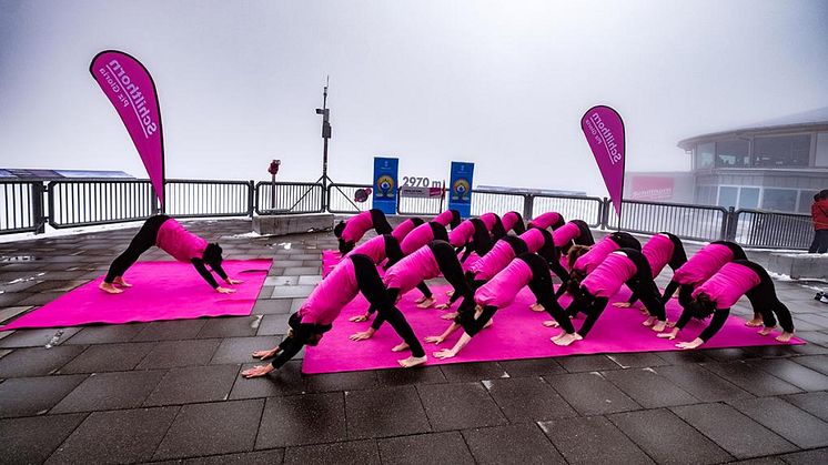 YOGA-SESSION ZUM WELT YOGA TAG AUF DEM SCHILTHORN