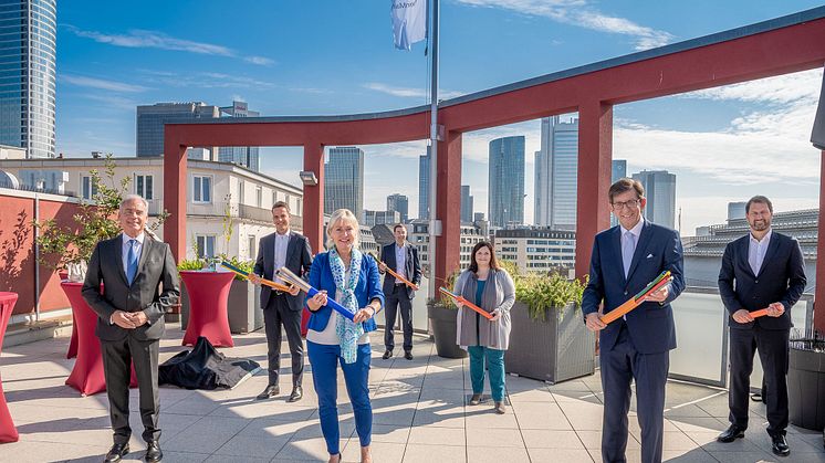 Pressetermin zur Gigabitregion FrankfurtRheinMain u.a. mit Prof. Dr. Kristina Sinemus, Hessische Digitalministerin, Thomas Horn, Verbandsdirektor Regionalverband (2.v.r.), Marius Dallmann, Deutsche Glasfaser (2.v.l). (Regionalverband FRM)