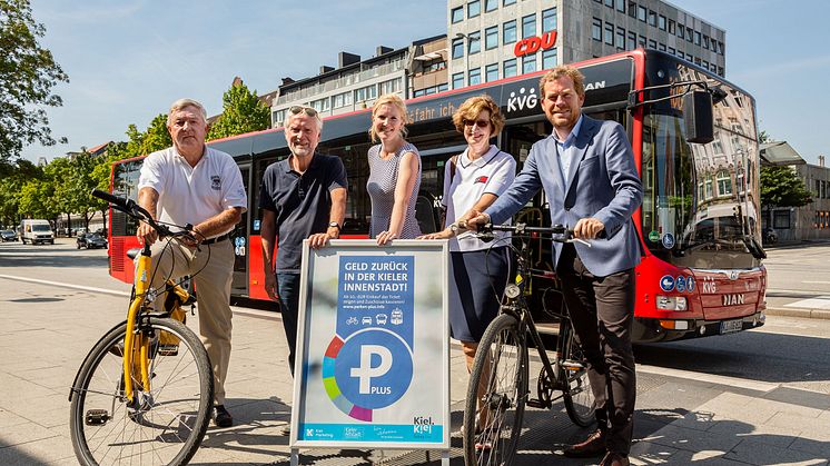 Egal ob mit dem Auto, Bus, Schiff oder Fahrrad in der Stadt - einfach gültiges Ticket beim Shoppenvorzeigen