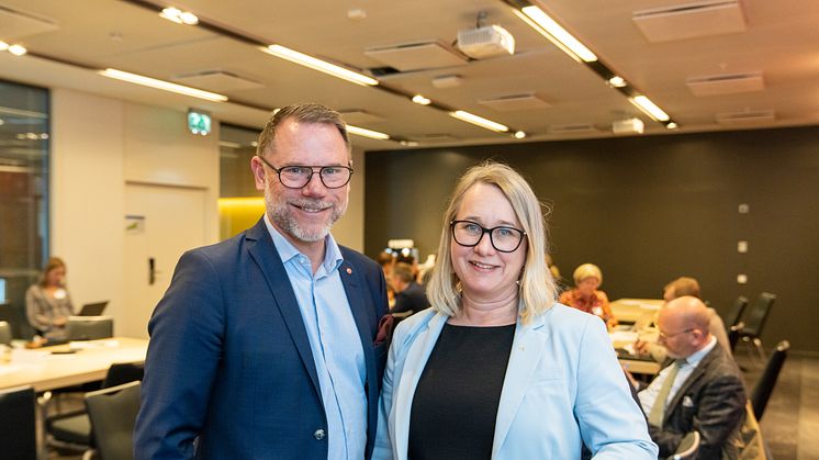 Andreas Svahn (S), regionstyrelsens ordförande i Region Örebro län och Cecilia Linder (M), regionråd Region Uppsala. Foto: Aksel Örn Ekblom/Mälardalsrådet.